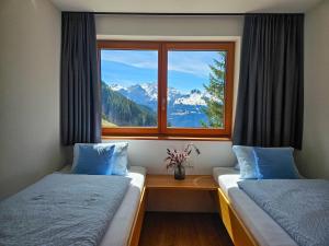 A bed or beds in a room at Alphof Appartement Faschina