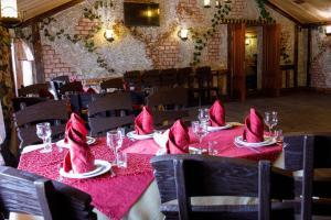 a dining room with red napkins on red tables at Recreation Complex Uzhanski Kupeli in Volosyanka