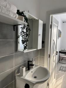 Bany a Lower Town Studio #2