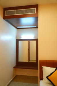 Postel nebo postele na pokoji v ubytování UJ Pallazzio - Business Class Luxury Hotel