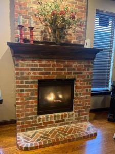 Mynd úr myndasafni af Oxford House - Pet Loving, Fenced, Garage, near I-35, UCO, OCU, Lazy E, OKC with 3 comfortable beds! í Edmond
