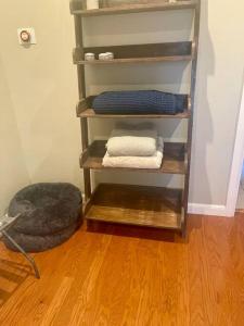 Mynd úr myndasafni af Oxford House - Pet Loving, Fenced, Garage, near I-35, UCO, OCU, Lazy E, OKC with 3 comfortable beds! í Edmond