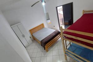 Ένα ή περισσότερα κρεβάτια σε δωμάτιο στο Apartamento Guilhermina - Praia Grande