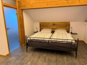 Rúm í herbergi á Ferienwohnung Unsere Mühle