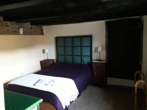 a bedroom with a bed and a green table at Alojamientos Manzanela in Nela +29 photos