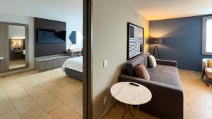 TV a/nebo společenská místnost v ubytování Holiday Inn Express Mérida by IHG