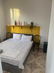 Postel nebo postele na pokoji v ubytování Olympia Ureki Guria Street 24-26