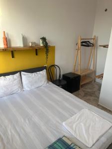 Postel nebo postele na pokoji v ubytování Olympia Ureki Guria Street 24-26