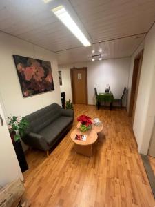 Ein Sitzbereich in der Unterkunft Delemont Blues Hostel 03