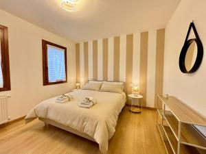 a bedroom with a bed with two towels on it at Gary House in Borso del Grappa