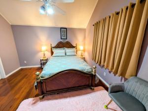 Ένα ή περισσότερα κρεβάτια σε δωμάτιο στο The US National Whitewater Center Entire Home