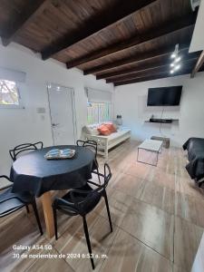 Et tv og/eller underholdning på Nuestra Esquina