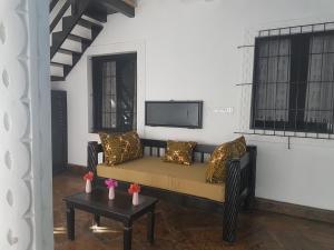 The Foxy Nests of Karibuni - Villa 184 & 145的电视和/或娱乐中心