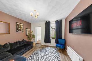 Χώρος καθιστικού στο Stylish Home Next to Gillingham Train Station