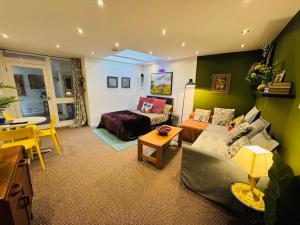 a living room with a couch and a table at #11 Impressive and Spacious Studio Sleeps 4 - Perfect for Contractors and Families - Free Parking in Birmingham