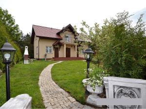 a house with two lights and a brick walkway at Willa Patio in Stegna