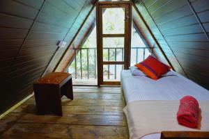 Camera con 2 Letti in una tenda con finestra di Sigiri Sky Home & TreeHouse a Sigiriya