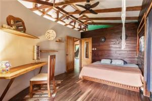Ένα ή περισσότερα κρεβάτια σε δωμάτιο στο Private Home in Montezuma with Ocean View
