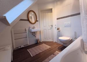 a bathroom with a sink toilet and a mirror at Stadtapartment Lutz in Trostberg an der Alz