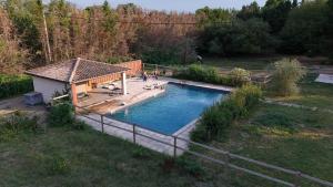 an overhead view of a swimming pool with a gazebo at Relais DAIA in Peyssies