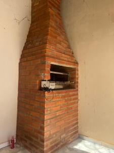 a brick oven in a room with a brick wall at Araujo in Governador Valadares