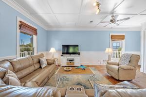 TV a/nebo společenská místnost v ubytování Ole River Cottage