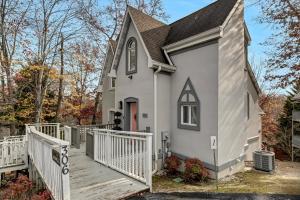 Budova, kde se chata nachází