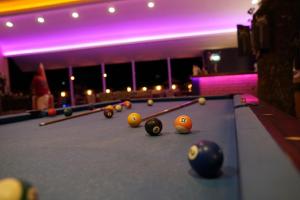 Biliár nebo kulečník v ubytování Tunacan Hotel