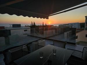 Solopgangen eller solnedgangen set fra lejligheden