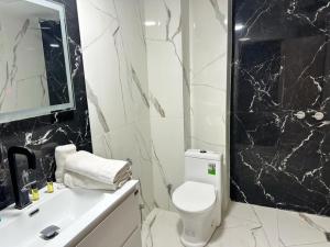 Kupatilo u objektu hôtel MISTRAL +26 fotografija