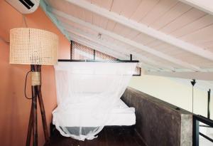 Rúm í herbergi á Boho Jungle Studios