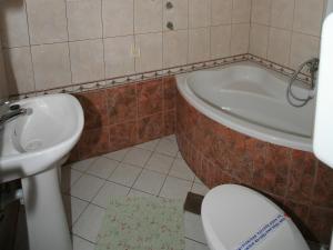 Kúpeľňa v ubytovaní Apartments Vrata Baranje