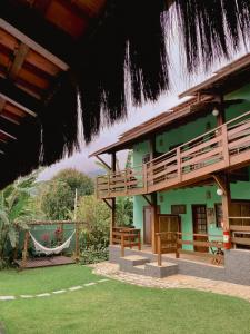 Taman di luar Pousada Banana Verde