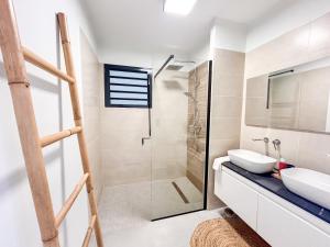Koupelna v ubytování Logement T2 Grand Anse, Réunion + 6 fotografií