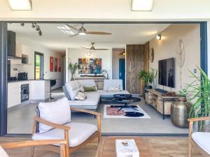 TV a/nebo společenská místnost v ubytování Logement T2 Grand Anse, Réunion