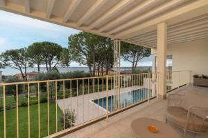a balcony with a view of a swimming pool at Bed & Breakfast LA HOME and Apartments in Moniga