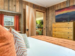 a bedroom with a large bed and a dresser at 200ft Fightingtown Creek Frnthot Tubarcd in Blue Ridge