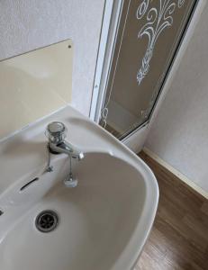 a white sink in a bathroom with a mirror at Walshs holiday park 6 berth 2 bedrooms lead person must be over 30 in Winthorpe