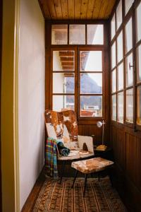 Posezení v ubytování Modern mountain retreat with Tre Cime and lake views