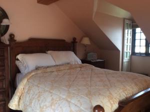 
a bedroom with a bed and a lamp at Marsh Mere Lodge in Arthurstown
