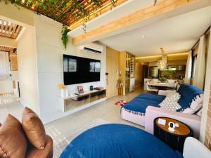 TV a/nebo společenská místnost v ubytování Residencial Turin - Cobertura para 8 pessoas na Praia de Palmas a 350m do mar