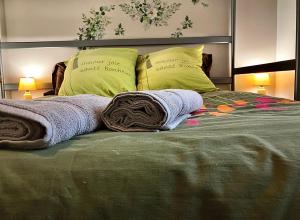 Ένα ή περισσότερα κρεβάτια σε δωμάτιο στο Sapins Hotel Le Raincy Maison 5 pers +25 φωτογραφίες