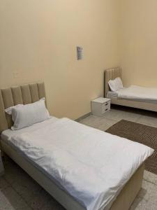 Giường trong phòng chung tại Lunar Beach Hostel
