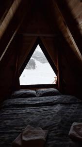 Uma cama ou camas num quarto em The View Smrcevo Brdo