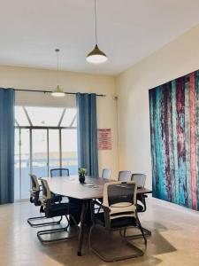 Khu vực ghế ngồi tại Lunar Beach Hostel