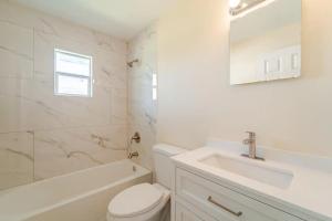 Bilik mandi di Private Rooms In Bradenton - Close to Sarasota +37 gambar