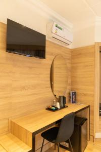 Televisyen dan/atau pusat hiburan di Hotel Charf