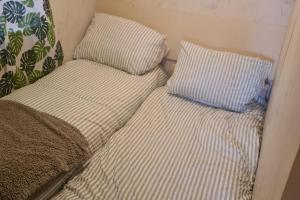 two beds sitting next to each other in a room at Cozy Cardiff Cabin Retreat sleeps 6 by Aimee in Cardiff