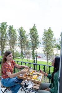 Makanan di atau berdekatan hotel