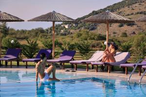 Bazén v ubytování Aar Hotel & Spa Ioannina nebo v jeho okolí